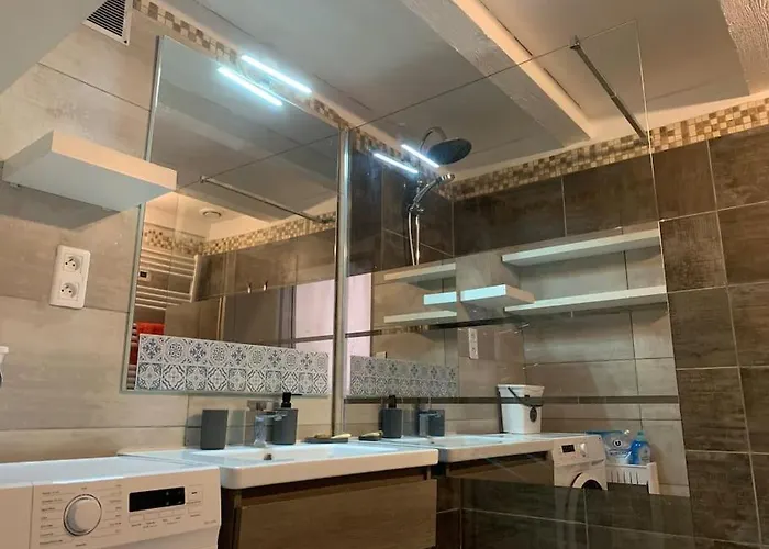 Duplex Familial Au Coeur De La Cite Medievale Διαμέρισμα *